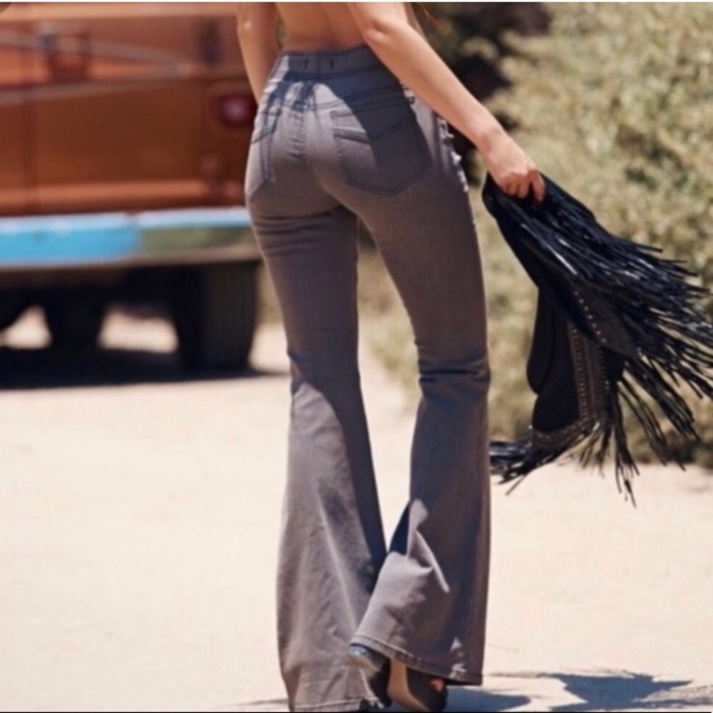 FREE PEOPLE PULL-ON KICK FLARE IN BLACK SAND